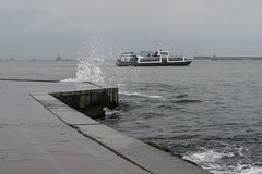 Подробнее о статье В Севастополе приостановили движение морского транспорта